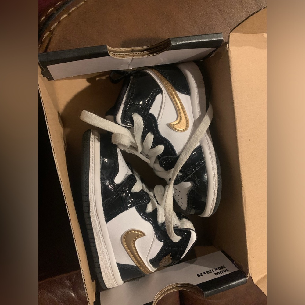 Jordan 1 mid